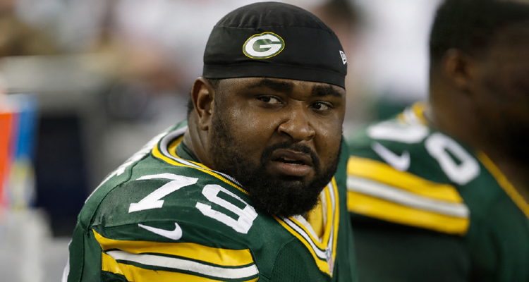 Ryan Pickett on the Green Bay Packers sideline during a game.