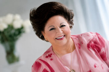 Vestal Goodman smiling in a pink floral outfit.